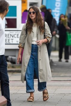 Keira Knightley Style 2022, Keira Knightley 2022, Keira Knightley 2023, Keira Knightley Daughter, Keira Knightley Street Style, Keira Knightley Hair, Trench Coat Street Style, Keira Knightley Style, James Righton