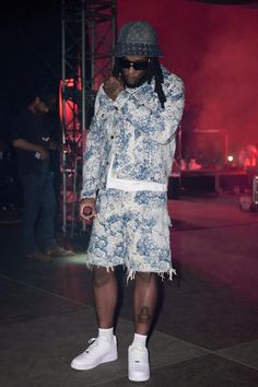 Burna Boy Outfits, Burns Boy, Octopus Graphic, Mens Streetwear Outfits, Burna Boy, Dope Outfits For Guys, Gucci Outfits