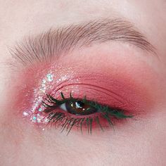 Pink Sparkly Makeup, Clumpy Lashes, Cover Foundation, Sparkly Makeup, Video Makeup, Runway Makeup, Concrete Texture, Pink Sparkly, Glowing Makeup