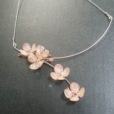 Delicate Rose Gold Flower Set, Made With Kanzashi Resin. Necklace Set Has A Pearl Effect, Looks Shimmery And Pretty In The Light. Resin Flower Necklace, Orchid Jewelry, Rose Gold Flower, Resin Ideas, Resin Necklace, Resin Flowers, Gold Flower, Necklace And Earrings, Flower Necklace