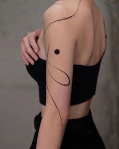 Feminine Back Tattoos, Abstract Tattoo Designs, Moon Tattoo Designs, Delicate Tattoo, Tattoo Style Drawings, Modern Tattoos, Classy Tattoos, Tattoo Videos