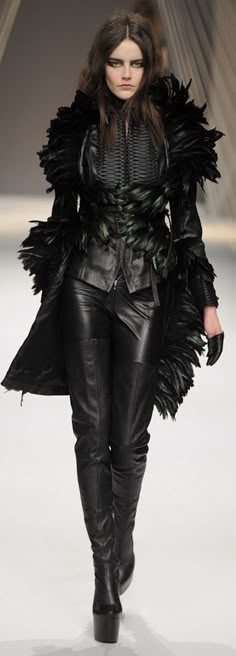 If I was a super bad ass chick like in Underworld or resident evil.. this would be my black outfit to kick ass in. feathers and all. Black Elegance, Costume Noir, Style Noir, Color Wheel, Dark Fashion, Black Is Beautiful