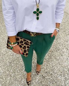 Autumn Street, Paris Chic, Green Pants, Casual Work Outfits, Looks Chic, 가을 패션, Fashion Mode, Mode Inspiration, Work Fashion