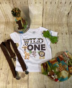 Birthday Boy Cake, Boy Cake Smash, Cake Smash Outfit Boy, Boys Birthday Outfits, Jungle Theme Birthday, Safari Theme Birthday, Zoo Birthday, Smash Cake Boy