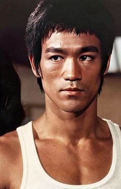 Bruce Lee Portrait, Bruce Li, Bruce Lee Pictures, Bruce Lee Art, Men's Portrait Photography, Bruce Lee Martial Arts, Action Movie Poster, Kung Fu Movies, Bruce Lee Quotes