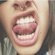 Piercings Corps, Hide Piercings, Piercing Tongue, Piercing Transversal, Gold Diamond Drop Earrings, Piercing Labret, Faux Piercing, Marquesan Tattoos