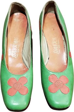 1960’s green & pink flower power leather mod pumps by Dantonlo.Approx. size 8, very narrow.Good condition. Storing Lemons, Flower Shoes, Century Clothing, 60s Mod, Aesthetic Shoes, 1960s Fashion, Tory Burch Flats, Green And Pink, Vintage Boutique