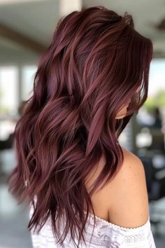 25 Chocolate Cherry Brown Hair Ideas for the Ultimate Luxurious Look Chocolate Cherry Brown Hair, Cherry Brown Hair, Brown Hair Ideas, Rambut Brunette, Cherry Brown, Dark Red Hair, Hair Color Auburn, Ombré Hair