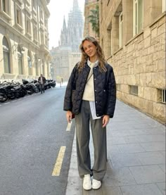 Nyc End Of Summer Outfits, Autumn Uk Outfit, Fall Outfit Europe, Europe Cold Weather Outfits, Spain Outfit Ideas February, Spain Outfit Ideas March, Europe Aesthetic Outfit Winter, Scandi Fall Fashion, Winter 23 Fashion Trends