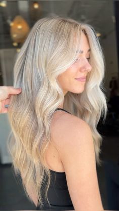 Long Creamy vanilla blonde hair Golden White Blonde Hair, Blonde Beachy Waves, Buttery Bright Blonde Hair, Medium Length Bleach Blonde Hair, Fall/winter Blonde Hair, Lived In Creamy Blonde, Trending Blonde Hair 2024, Vanilla Almond Butter Blonde Hair