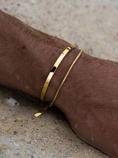 Minimal Wallet, Bracelet Size Chart, Cards Business, Mens Gold Bracelets, Gold Bracelets, Simple Bracelets, Elegant Bracelet, Mens Gold