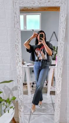 Silver Heels And Jeans Outfit, Silver Slingback Heels Outfit, Silver Kitten Heels Outfit, Pumps Outfit Casual, Silver Pumps Outfit, Silver Heels Outfit, Slingback Heels Outfit, Outfit Idea For Summer, Kitten Heels Outfit