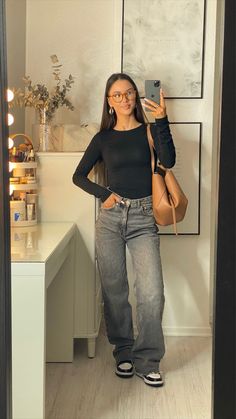 ASOS Weekend Collective – … sélectionné sur LTK Minimalist Wardrobe Capsule, Casual Oufits, Legs Outfit, Downtown Outfits, Quick Outfits, Mode Inspo