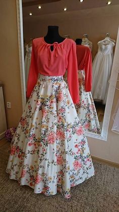 Floral Skirts, Long Dress Design, Salwar Kamiz, Indian Gowns Dresses, Designer Party Wear Dresses, Party Wear Indian Dresses, Stylish Dresses For Girls, Indian Designer Outfits, Lehenga Designs