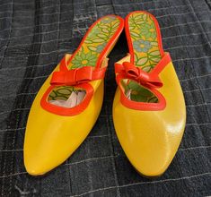 These are the cutest shoes I've gotten in a really really long time! So 60's! So MOD! Bright orange and yellow. Little orange bows. Amazingly lined with groovy flowers. I don't think these were ever worn. They are vinyl. They have sat in storage for a long time so they bend in a bit and just need to be worn. Back stickers are marked with price tags and "Vinyl Upper & Sole...Size 9...A Quality Product Made in Japan.  These are very very narrow and need a slim foot. Bottoms look like new. There was some glue residue on the edges I removed most of but you can still see a hint of it in certain spots. Vinyl is really nice and not cracked. Soles don't feel dry either. So cute They are still vintage of course and not a new shoe. Please see photos! Vinyl Shoes, Cutest Shoes, Groovy Flowers, Yellow Flats, Orange Bows, 60s Mod, Vintage Orange, Price Tags, 2024 Fashion