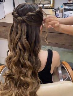 Peinados Para Graduacion Sueltos, Simple Prom Hair, Hair Stylies, Amazing Hair, Hair Humor, Full Potential, Bride Hairstyles, Hair Designs, Perfect Hair