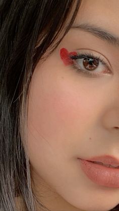 Clean Girl Valentines Makeup, Valentine's Day Eye Makeup, Simple Valentine’s Day Makeup, Halloween Makeup Easy Simple Cute, Valentines Makeup Looks Simple, Halloween Simple Makeup, Valentines Makeup Ideas Simple, Colorful Eyeliner Ideas