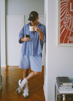 Mens Fashion Inspiration Casual, Men's 90s Fashion, Mens Ss24 Trends, Linen Summer Outfit Men, 90s Summer Fashion Men, Mens Spring Fashion 2024, Spring Outfits 2024 Men, Men Street Style 2024, Dad Core Fashion