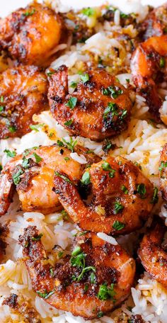 Hawaiian shrimp on white rice on a plate Easy Garlic Butter Sauce, Black Pepper Shrimp, Easy Garlic Butter Shrimp, Hawaiian Shrimp, Hawaiian Garlic Shrimp, Raise Hand, Sea Foods, Pepper Shrimp