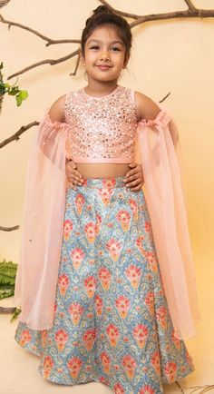 Lehenga With Cape, Indian Dresses For Kids, Langa Blouse, Heavy Lehenga, Kids Party Wear Dresses, Party Dress Classy, Kids Blouse Designs, Girls Dresses Sewing