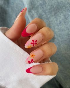 Nails,flower nails,cute nails,fashionable,fashionable nails, aesthetic nails Boho Summer Nails Simple, Gel Nail Designs Easy Simple, 2024 Summer Nails Almond, Summer Nail 2024 Trends Almond, Summer Nail Inspo 2024 Almond, Summa Nails, Mix And Match Nails, Nails Round, Year Nails