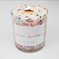 happy birthday candle on a white table Sprinkle Candle, Sprinkles Candle, Vanilla Birthday Cake, Special Birthday Cakes, Candle Reading, Candle Scents, Creative Candles, Happy Birthday Candles, Unique Candle