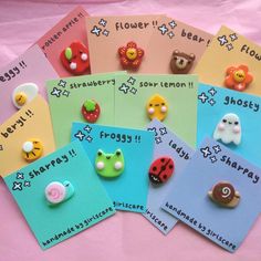 there are many different buttons on the card together, including one with flowers and two with bears