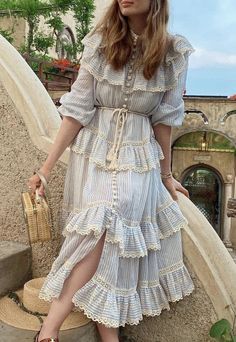 Classy Fashion Chic, Elegant Outfit Classy, Gaun Fashion, Modest Dresses Casual, Stylish Dress Book, Easy Trendy Outfits, Elegant Dresses For Women, Stylish Clothes For Women, Vintage Style Dresses