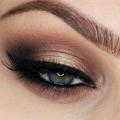 Create this look using Mary Kay mineral eye sterling (inner eye corner) rosegold (lid) french roast (crease) coal (outter corner) Love this!! So pretty with blue eyes!! Marykay.ca/jwallin #makeup #eyes #eyemakeup #motd #lovethis #marykay #mkgirl #instapic #gorgeous #blueeyes #frenchroast #rosegold #mineraleye #shimmer #highlight Neutral Smokey Eye, Pageant Makeup, Gold Smokey Eye, Wedding Hairstyles And Makeup, Makeup Gold, Brown Smokey, Make Up Inspiration, Smokey Eye For Brown Eyes, Blending Eyeshadow