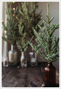 How to add Christmas cheer to your Airbnb without overdoing it. The perfect Christmas decor inspiration tips and tricks. Learn how to add accents of sophisticated, neutral and classic Christmas decor to become the go-to Christmas Airbnb property. | Christmas Decorations, Christmas Airbnb, Holiday decorating inspiration #airbnb #airbnbhost #airbnbstyle #hosting #christmas #airbnb #Airbnbchristmas #AirbnbChristmasdecor Natal Natural, Navidad Natural, Decor Ideas For Living Room, Natural Christmas Decor, Ideas For Living Room, Natural Christmas, Minimalist Christmas