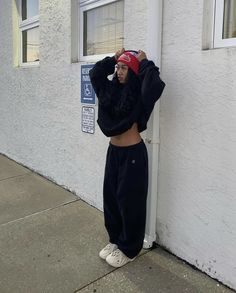 All Black Tracksuit Outfit, All Black Joggers Outfit, What To Wear With Black Parachute Pants, Y2k Joggers Outfit, Baddie Outfits Casual Street Style Swag Summer, Sweatpants Outfit Streetwear, Black Baggy Outfit, Drip Pics, Melina Cohens