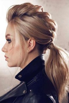 Amazing Braid Hairstyles for Party and Holidays ★ See more: https://glaminati.com/christmas-party-braid-hairstyles/ Elegant Ponytail, Simple Hairstyles, A Ponytail, Cool Braids, Christmas Parties, Winter Hairstyles