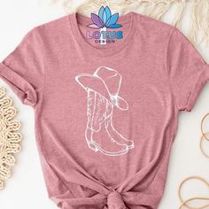 Women tee tropical cowboy - Etsy Clothing Shops, Lotus Design, Shopping Outfit, Clothes, Design