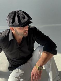 📌Cap made of high-quality velveteen. 🎨Color: Black. ✨ Why Customers admire Mr.OberCap: -Handcrafted. -We make all sizes for people of all ages and genders . -There is a jute rope under the elastic band that can be used to resize the cap by 1-1.5 cm. -You can choose the shape of the visor (straight or round). -We sew caps with elastic bands. -Our caps do not have a rigid shape (they are soft, with good waves) and are not glued. -Inside the caps there is a cotton lining (in summer caps - a very Peaky Blinders Cap, Mens Newsboy Hat, Newsboy Cap Men, Cabbie Hat, Baker Boy Hat, Vintage Style Hat, Summer Cap, Stylish Caps, Baker Boy