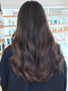 Natural Brown Balayage, 10 Major Winter Hair Colors, Winter Hair Colors, Brunette Balayage Hair, Beautiful Hair Color, Pretty Hair Color, Winter Hair