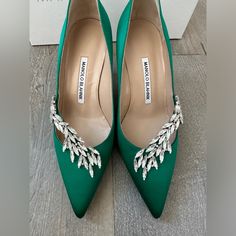 Nwt Manolo Blahnik Nadira 70 In Green - Size 36.5 Retail Price Is $1145 Green Formal Wedding Shoes, Elegant Green Wedding Shoes For Formal Occasion, Elegant Green Heels, Designer Green Heels For Wedding, Formal Wedding Shoes With Branded Insole, Elegant Green Wedding Shoes, Elegant Green Pointed Toe Wedding Shoes, Green Manolo Blahnik Outfit, Manolo Heels