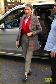 A Simple Favor Outfits, Blake Lively A Simple Favor, Blake Lively Street Style, A Simple Favor, Blake Lively Family, Simple Favor, Blake Lively Style, Petite Fashion Tips, Anna Kendrick