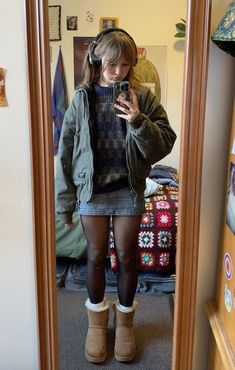 Outfit With Uggs, Chique Outfits, Trendy Skirts, Tights Outfit, Outfit Inspo Fall, Matilda, Look Cool