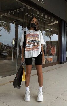 Manila Fashion Outfits Street Style, Cute Zoo Outfits Spring, Spring Trends Outfits Street Styles, Tshirt Trends 2024 Women, Spring Outfit Inspo Aesthetic, 2024 Fashion Trends Forecast Summer, Fit Girl Aesthetic Outfits, Hot Outfit Ideas Summer, Oversized Tshirt Outfit