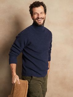 Inspired by sweaters worn by members of the Navy through the 1940s and 1950s, this classic turtleneck has a chunky ribbed knit stitch for extra warmth and comfort.  3-SEASON WARMTH: Soft and cozy, our designers chose this 12-gauge Merino wool yarn for it's midweight warmth so you can layer it through the seasons.  RELAXED FIT: Almost oversized.  Dropped shoulder.  Turtleneck.  Allover ribbed knit stitch.  Straight hem.  Relaxed fit.  Long sleeves.  Hip length.  Body length (size M): Regular 27", Men’s Turtleneck Outfit, Blue Outfit Men, Apres Ski Men, Deep Winter Colors, Turtle Neck Men, Classic Turtleneck, Turtleneck Outfit, Knitwear Outfit, Wool Sweater Men