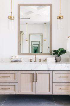 Modern Elegance Home Design with Alisha Taylor Interiors Modern Kitchen Hardware, Bathroom Decor Luxury, Bedroom Remodel, Cabinetry Design, Guest Bathrooms, Bathroom Redo, Girls Bathroom, Elegant Bathroom