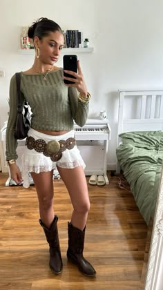 Festival Outfit With Hat, Outside Festival Outfit Summer, Tailgate Outfit Cowboy Boots, San Francisco Festival Outfit, Festival Outfit Long Sleeve, Bohemian Date Night Outfit, Cochella Outfits Inspiration 2024, Cool Girl Festival Outfits 2024, Fashion Festival Outfits