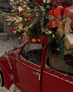 Classical Christmas Aesthetic, Deep Red Christmas Aesthetic, Evermore Christmas Aesthetic, Cool Christmas Aesthetic, Red Holiday Aesthetic, Red Christmas Asthetics, Christmas Ios Aesthetic, Xmas Vibes Aesthetic, Red And Gold Christmas Aesthetic