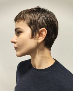 French Pixie, Micro Pixie, Short Pixie Hairstyles, Cropped Hair, Short Hairstyles Ideas, Pixie Cut Short, Androgynous Haircut, Buzzed Hair, Haircuts Ideas