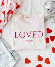 Bible Verse T Shirt, Christian Streetwear, Minimalistic Aesthetic, Aesthetic Preppy, Romans 5, Bible Verses About Love, Christian Love, Preppy Chic, Christian Tees