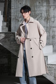 This classic coat has a vast history, all contributing to this oversized modern take on the trench. It was originally developed as a clothing piece worn by Army officers and continues to be a fashion staple today. It is an iconic, timeliness garment that can be seen on catwalks year after year.Gender: MenMaterial: PolyesterLining Material: PolyesterClothing Length: LongSleeve Length: FullSleeve Style: RegularCollar: Turn-down CollarCuff Style: ConventionalClosure Type: Double Breasted Korean Male Fashion, Trench Coat Street Style, Trench Outfit, Mens Fashion Retro, New York Fashion Week Men, Oversized Trench Coat, Grey Trench Coat, Trench Coat Style