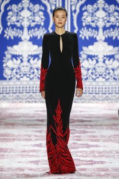 Fall 2019 – Naeem Khan House Of Worth, Abed Mahfouz, Elegant Clothes, Moda Chic, Long Sleeve Gown, American Fashion Designers, Dress Silhouette