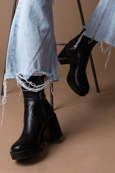 Nuisances Casual, Cute Black Boots, Black Heeled Boots, Pastel Outfit, Aesthetic Shoes, Pretty Shoes, Dream Shoes, New Releases, Looks Style