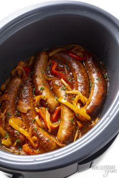 sausages and peppers are cooked in the slow cooker