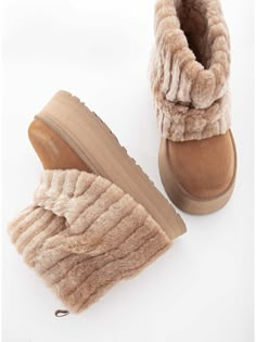 Adidas Shoes Outfit, Sup Girl, Cute Uggs, Fluffy Shoes, Ugg Classic Mini